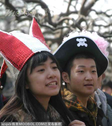 北京：另類“頭飾”扮靚傳統(tǒng)廟會(huì)