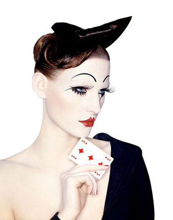 撲克美女演繹后現(xiàn)代視覺(jué)藝術(shù)