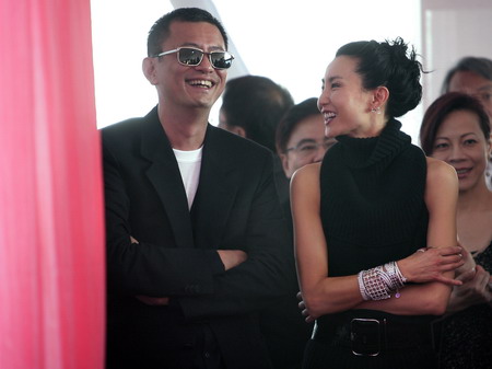 現(xiàn)戛納香港之夜 張曼玉王家衛(wèi)親密交談