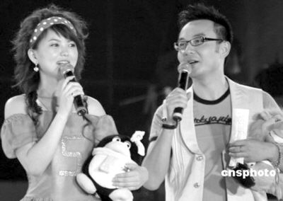 何炅搶臺(tái)詞被換下 李湘鐵定主持快男9進(jìn)7