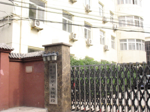 實(shí)地探訪生前工作地 講述最真實(shí)的侯耀文(圖) <br>