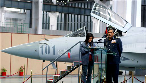 中國向巴基斯坦交付首批“梟龍”