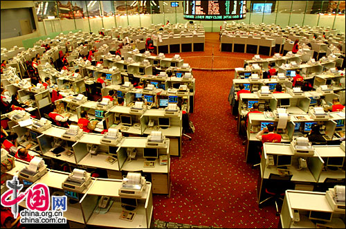 回歸十年:“馬照跑,舞照跳,股照炒”