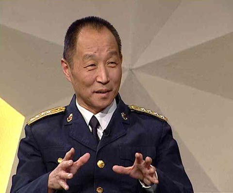 海軍大校駁航母威脅論 建不建是中國(guó)的事