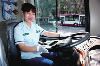 劉美蓮:最美女公交司機 用心服務(wù)乘客