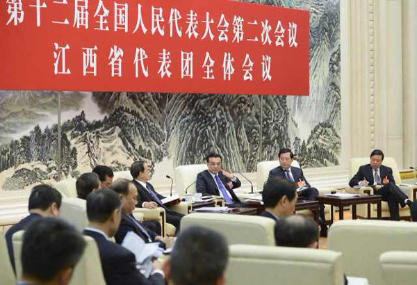 李克強(qiáng)參加江西代表團(tuán)討論 揪心失聯(lián)飛機(jī)乘客