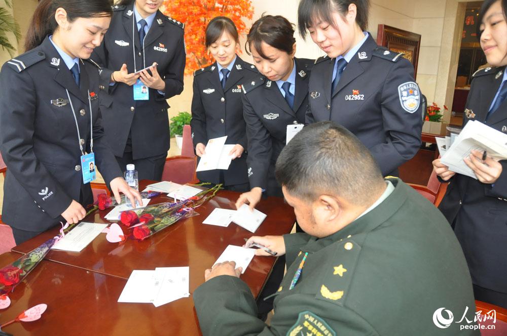 兩會花絮：“毛委員”受歡迎