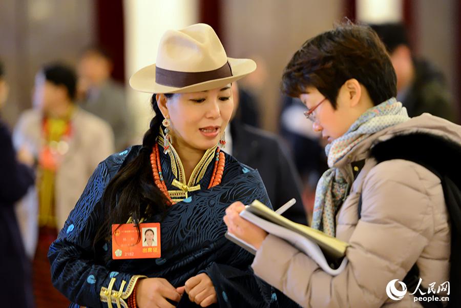 2014兩會：少數(shù)民族代表委員的特色帽飾