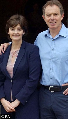 布萊爾夫人烤焦面包觸發(fā)火警 三輛消防車白白出動(dòng)