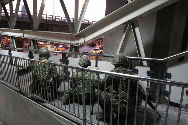 泰政府重兵把守曼谷金融中心 紅衫軍欲請(qǐng)聯(lián)合國(guó)監(jiān)督