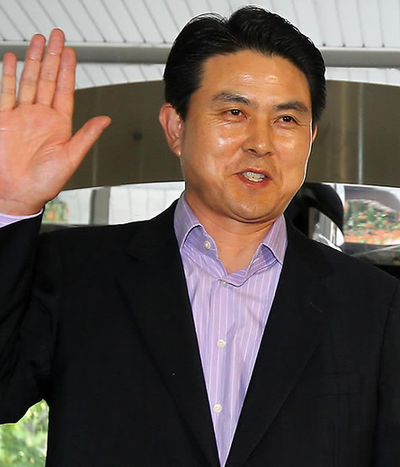 李明博進(jìn)行最大規(guī)模內(nèi)閣改組 金臺鎬或成近40年最年輕總理