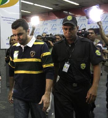 法航空客疑遭雷擊 機(jī)上228人恐生機(jī)渺茫