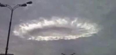 圖:莫斯科上空驚現(xiàn)金色“光環(huán)”