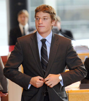 薩科齊兒子當選法商業(yè)區(qū)管委會委員 引發(fā)質疑猜測