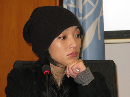 聯(lián)合國(guó)開發(fā)署呼吁中國(guó)企業(yè)向海地伸援手 周迅流淚