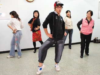 藍營眾女＂立委＂為輔選豁出去 熱舞Nobody（圖）