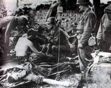 1915-1945年極具震撼力的戰(zhàn)爭新聞?wù)掌?/></a></p>

<p>　　第二次世界大戰(zhàn)的成果之一就是讓美國人開始習(xí)慣于在世界各地發(fā)號施令，歐洲和太平洋的勝利再加上原子彈的威力讓美國人全國上下都感覺良好。在他們看來，“世界需要美國拯救”，于是有了朝鮮接著是越南……</p>

<p>　　但是現(xiàn)實是殘酷的，起碼戰(zhàn)地記者發(fā)覺，英雄故事的背后是毫無意義的，而真真正正的是受傷垂死的士兵痛苦的嘶喊和呻吟。在戰(zhàn)地的包扎所里，不要談?wù)撨h大理想，也不要談?wù)撚⑿壑髁x，在這里，只有祈禱和藥品才是最最需要的。</p>

<br/>
(來源： 新華博客)</div>
</div>

<div width=