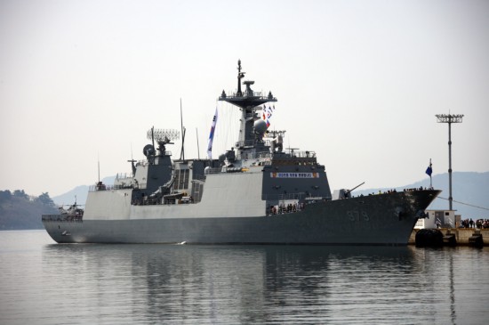 中韓海軍護航戰(zhàn)艦在亞丁灣舉行聯(lián)合演練(圖)