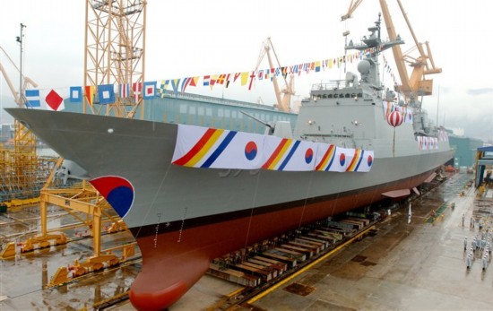 中韓海軍護航戰(zhàn)艦在亞丁灣舉行聯(lián)合演練(圖)