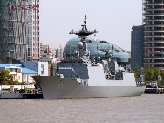 中韓海軍護(hù)航戰(zhàn)艦在亞丁灣舉行聯(lián)合演練(圖)