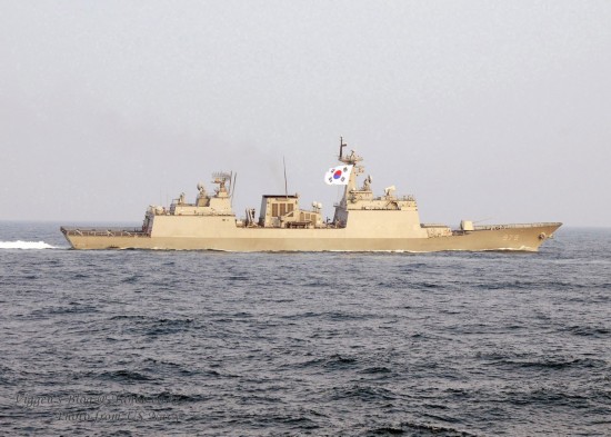 中韓海軍護(hù)航戰(zhàn)艦在亞丁灣舉行聯(lián)合演練(圖)