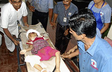 印航客機(jī)滑出跑道墜入山谷爆炸 159人死亡7人生還