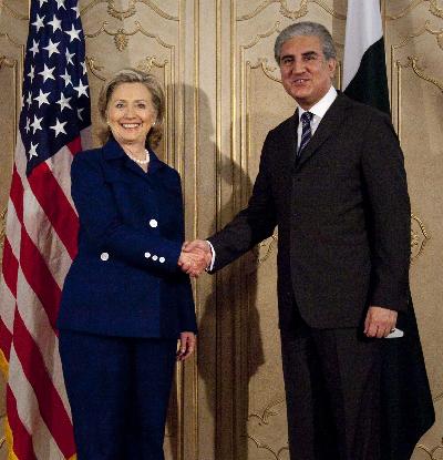 希拉里攜“重金”訪巴基斯坦 旨在拉攏民心