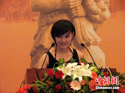 臺灣美女學(xué)生驚艷海峽兩岸文化論壇
