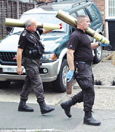 英國老人私建“彈藥庫”被抓 自稱是合法個(gè)人愛好