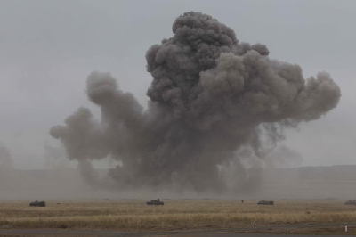 上合軍演進(jìn)行首次實(shí)彈全程陸空綜合演練