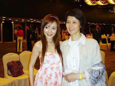 21位美女明星的極品漂亮媽媽