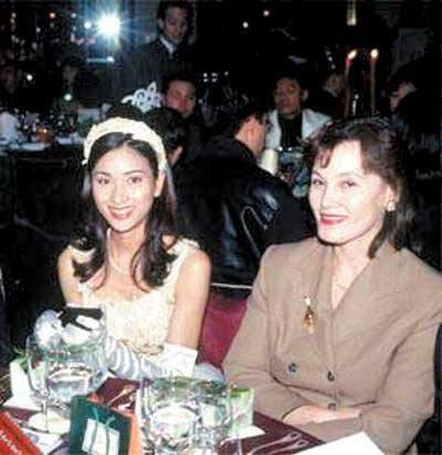 21位美女明星的極品漂亮媽媽