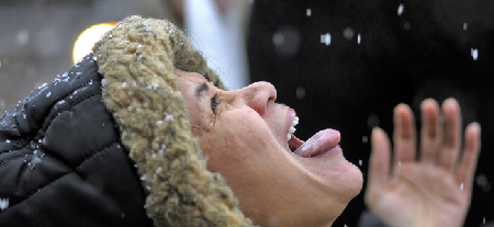 暴風(fēng)雪襲擊美國多個(gè)地區(qū) 數(shù)百航班被迫取消