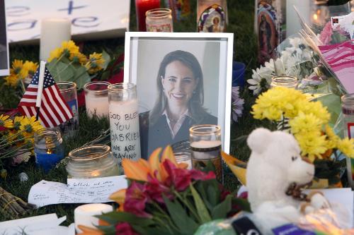 圖森槍擊案兇手見過女議員 奧巴馬提議全國默哀