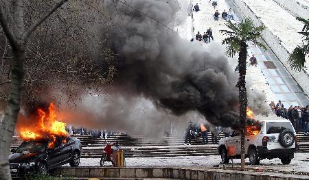 阿爾巴尼亞發(fā)生大規(guī)模警民沖突 致3死數(shù)十傷