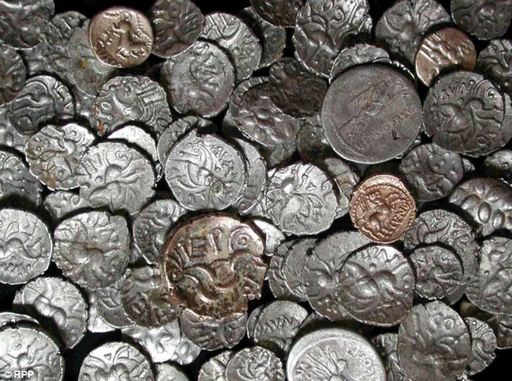 英出土鐵器時代護(hù)衛(wèi)犬尸體 忠誠“護(hù)寶”2000年