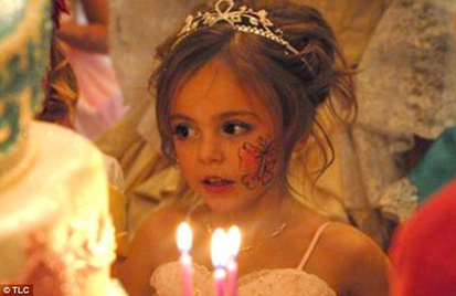 為幫6歲女兒圓公主夢(mèng) 美夫婦花3.2萬美元辦生日宴