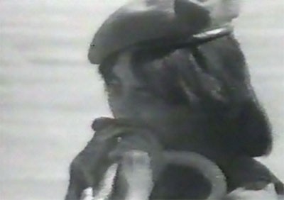 美前防長曝光薩達(dá)姆贈禮：敘女兵咬蛇頭、男兵殺小狗錄像