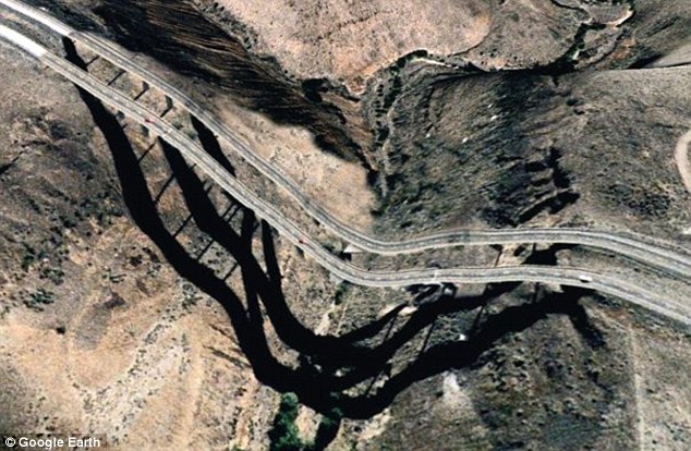 谷歌地球3D照片嚴重失真 金門大橋薄如紙片