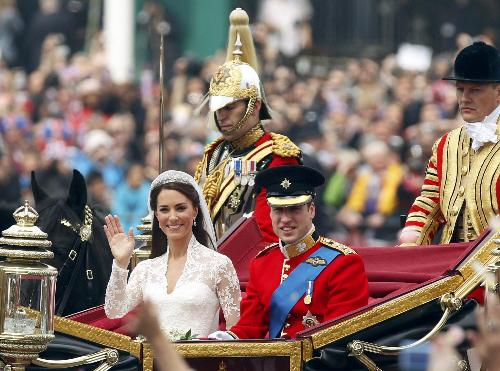 英國(guó)世紀(jì)婚禮出小插曲 威廉為凱特戴戒指一次未成功