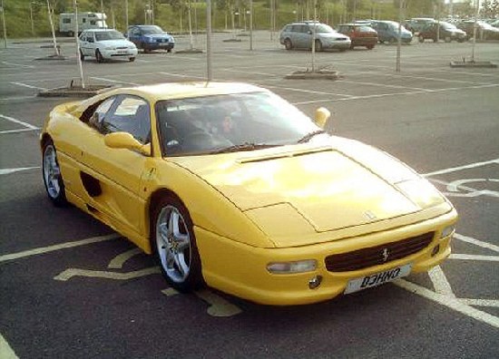 亂停車惹公憤 英網(wǎng)站曝光缺德豪華車司機(jī)