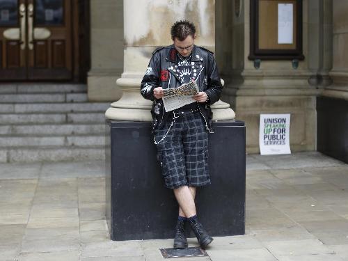 英國(guó)數(shù)十萬(wàn)公共部門(mén)員工罷工抗議養(yǎng)老金改革