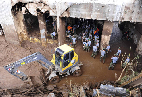 韓國(guó)遭洪災(zāi)泥石流襲擊60人死亡 百余士兵緊急排查邊境地雷