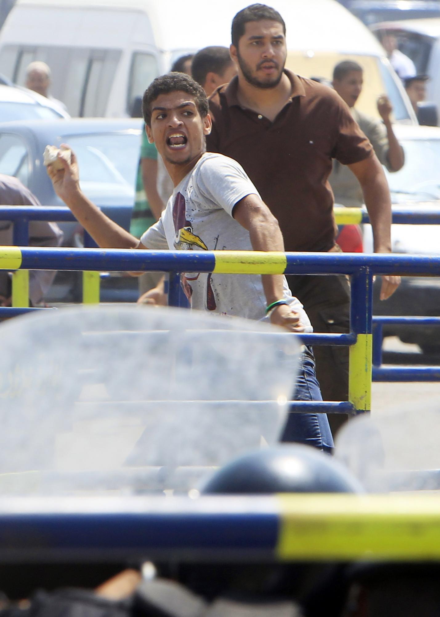 穆巴拉克出庭受審 法官?zèng)Q定9月5日再次開庭