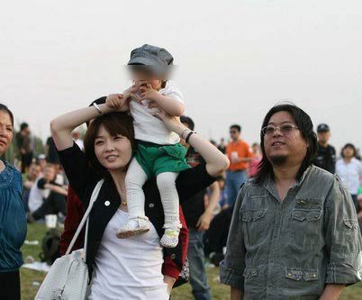 高曉松妻子攜女昨晨獄中探視 中秋節(jié)三口團(tuán)圓