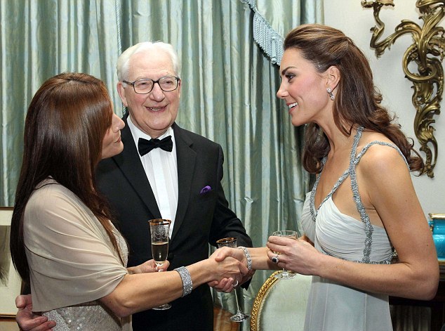 英王妃凱特曾做腦部手術(shù)？ 近8厘米傷疤清晰可見