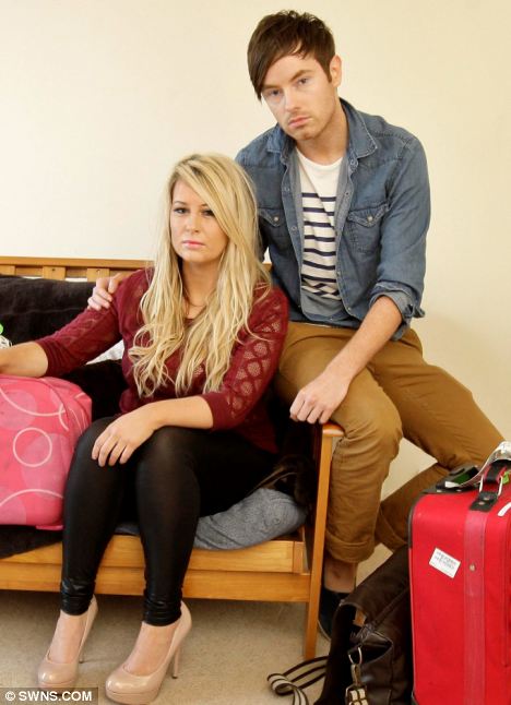 微博發(fā)言要慎重！兩英國人因不當(dāng)言論招致美警方問詢遣返