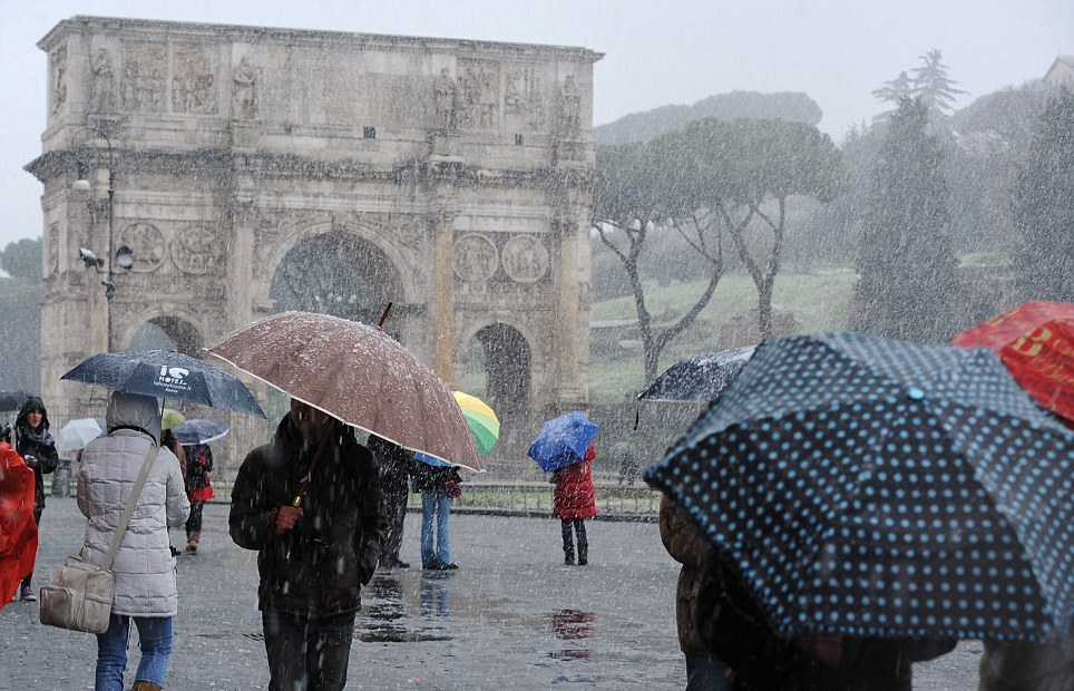 羅馬26年來(lái)首降大雪 嚴(yán)寒天氣致歐洲200余人死亡