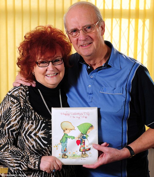 一張情人節(jié)賀卡使用34年 英國(guó)老夫婦只愿“深情依舊”