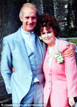 一張情人節(jié)賀卡使用34年 英國(guó)老夫婦只愿“深情依舊”